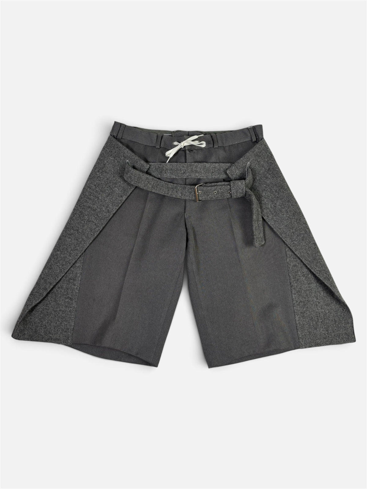 bELTED SHORT_
