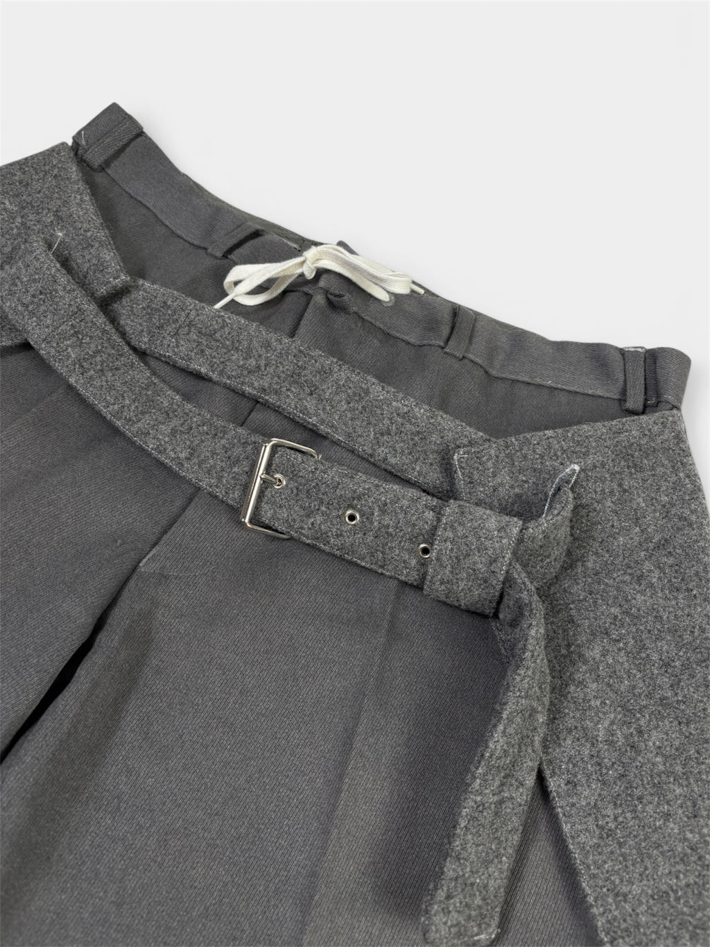 bELTED SHORT_
