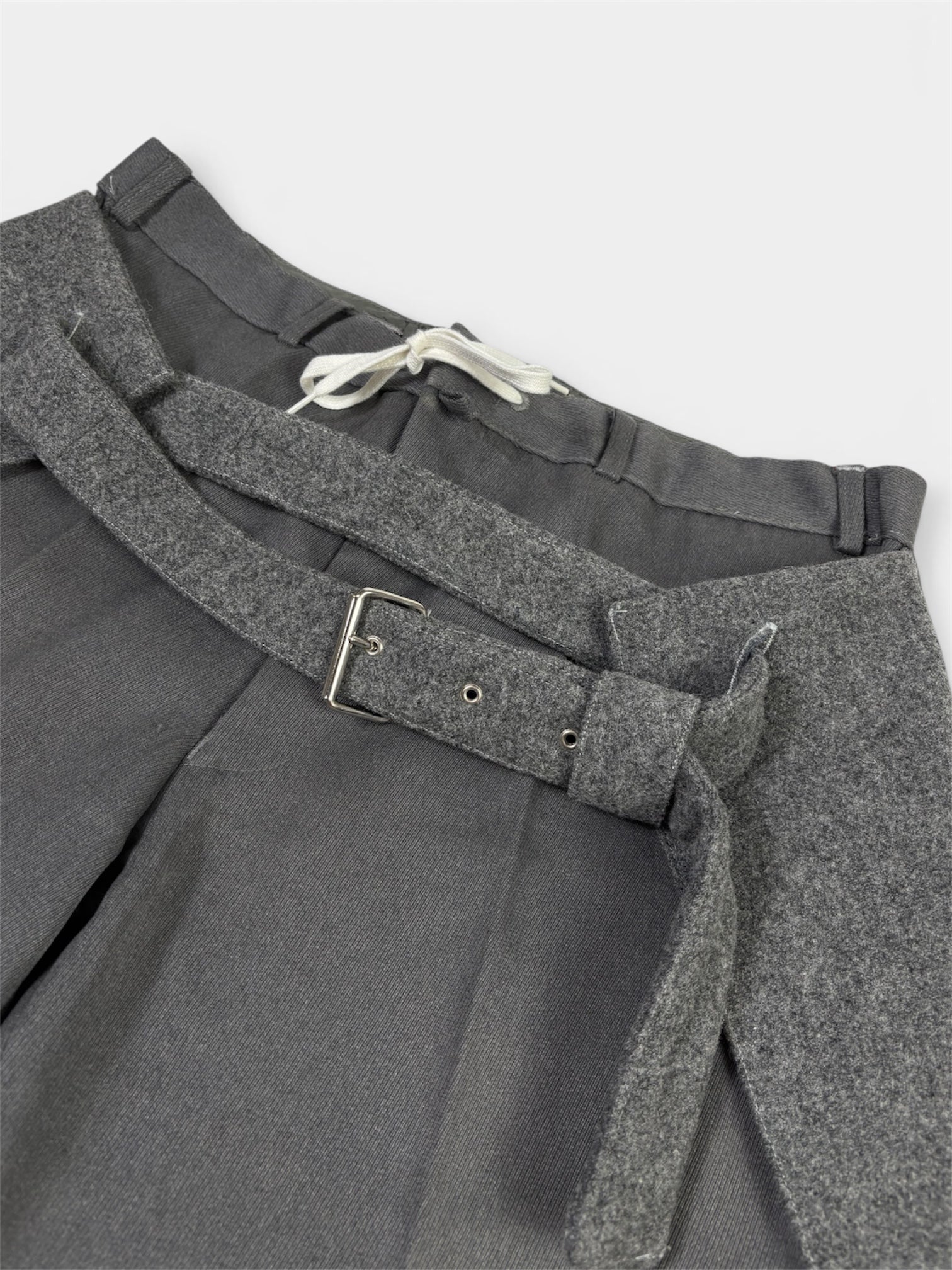 bELTED SHORT_