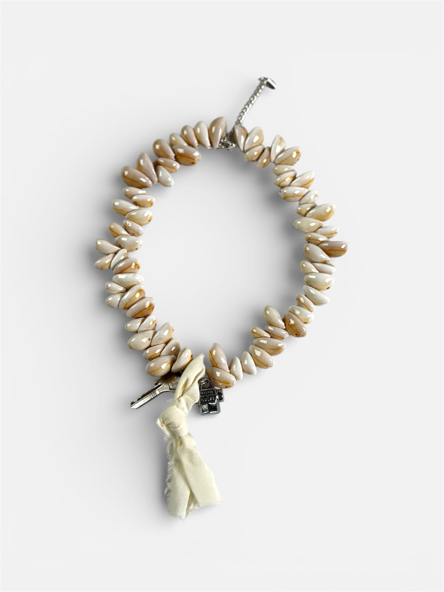 BEACHED seashell necklace_
