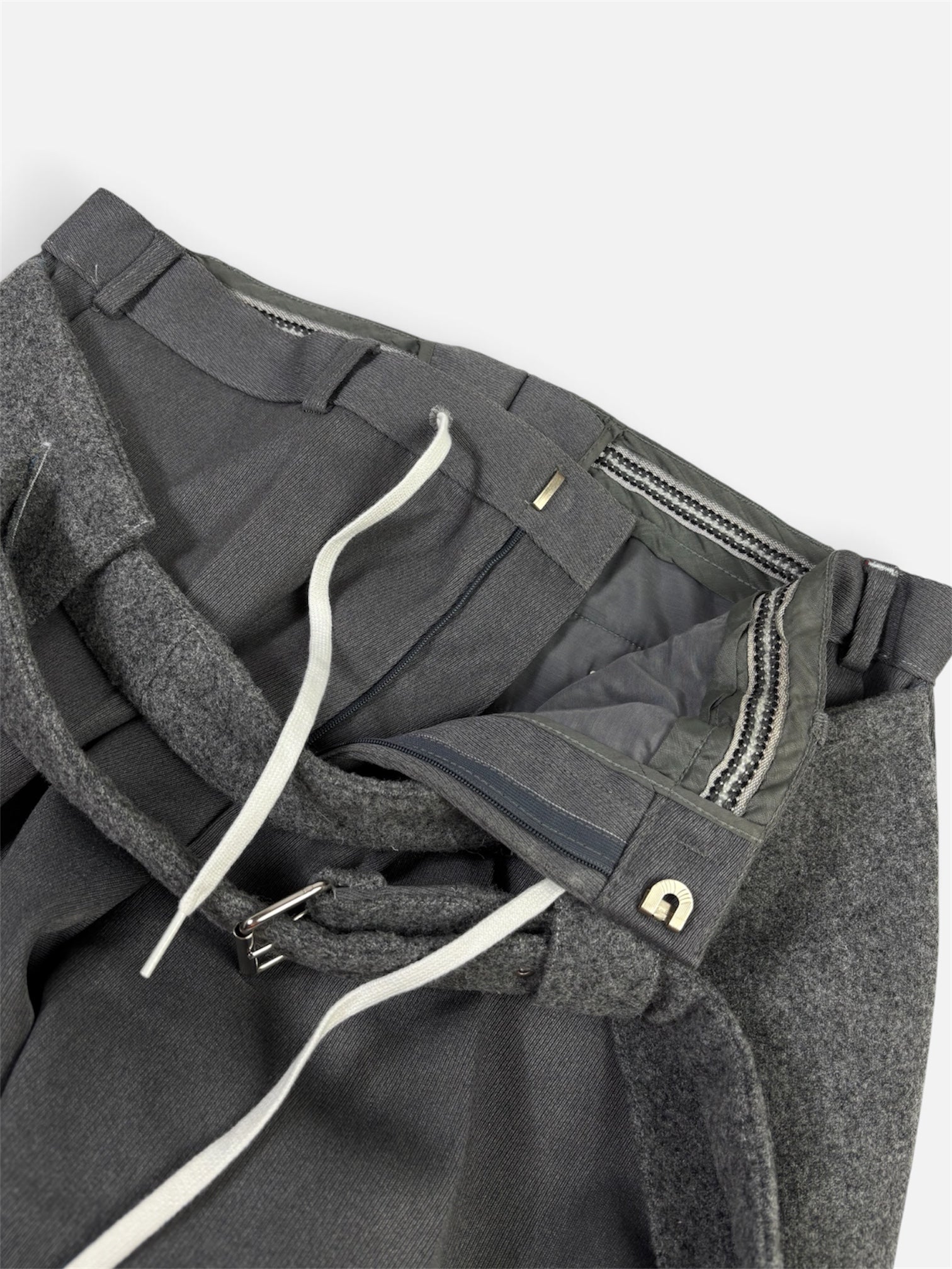 bELTED SHORT_