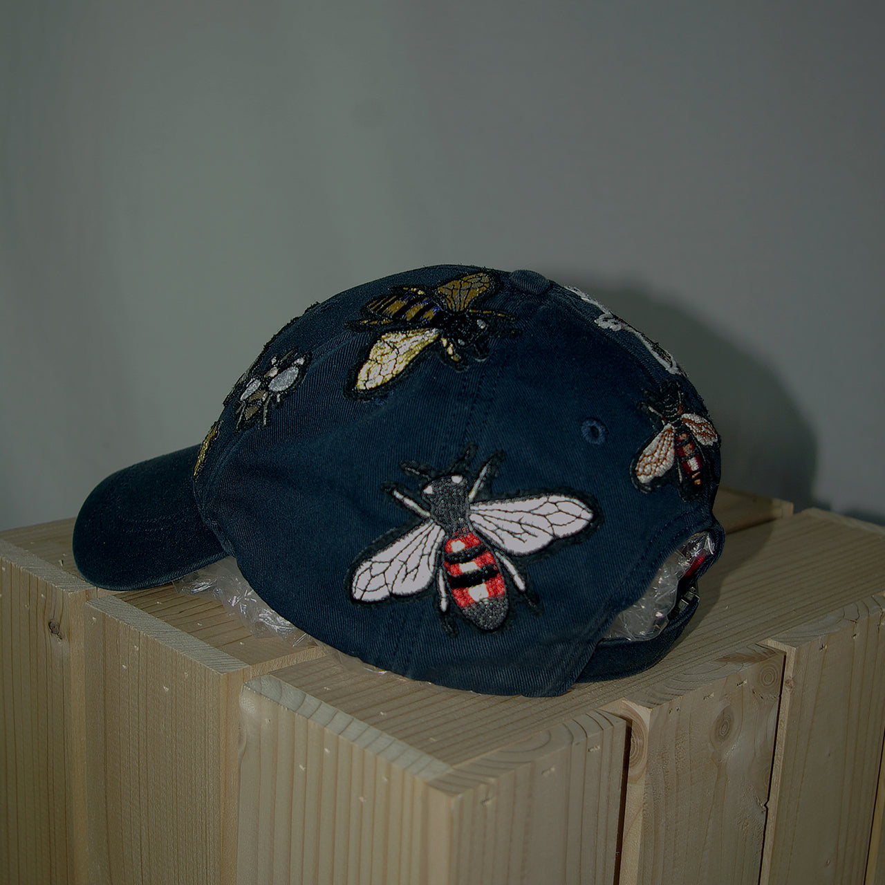 bEE CAP_